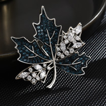 Fashionable vintage copper micro inlaid maple leaf brooch high-end designer corsage Fashionable vintage copper micro inlaid maple leaf brooch high-end designer corsage