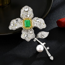 Heavy industry imitation emerald four leaf flower stereoscopic brooch thick gilded zircon temperament female brooch pearl brooch Heavy industry imitation emerald four leaf flower stereoscopic brooch thick gilded zircon temperament female brooch pearl brooch