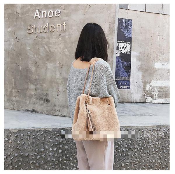 Single-shoulder bag Korean version versatile messenger bag fashion plush bucket bag plush bag