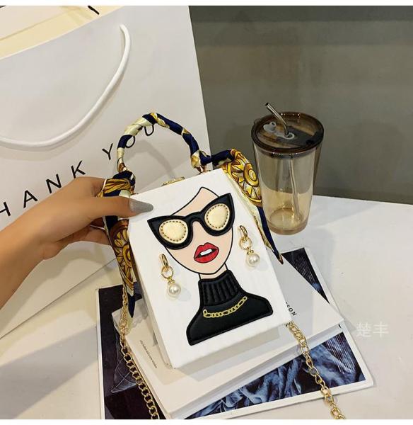 Dinner bag Personality small crowd graffiti mobile phone bag Vintage chain mobile phone bag