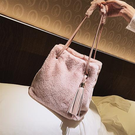 Single-shoulder bag Korean version versatile messenger bag fashion plush bucket bag plush bag