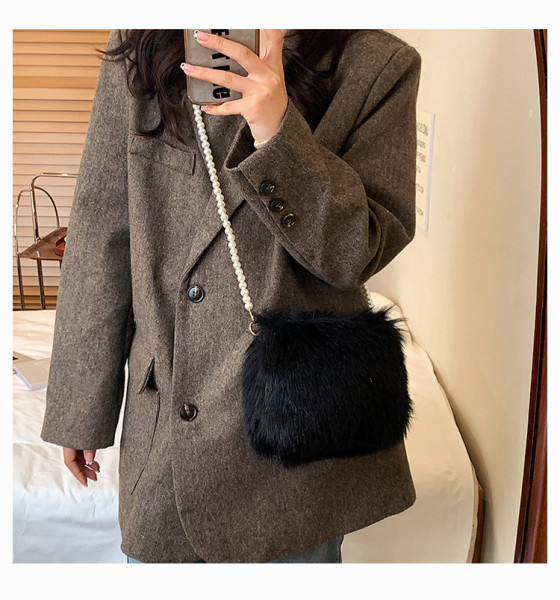 Pearl plush shoulder bag Women's bag Simple, personalized, fashionable, cross-trend small square bag