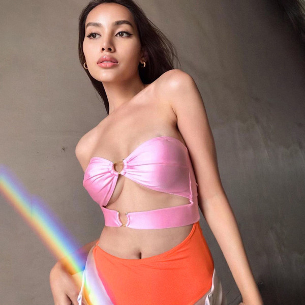 Sexy hollowed-out neck, seaside holiday, leisure, hot girls, tight-fitting, solid color, versatile one-piece