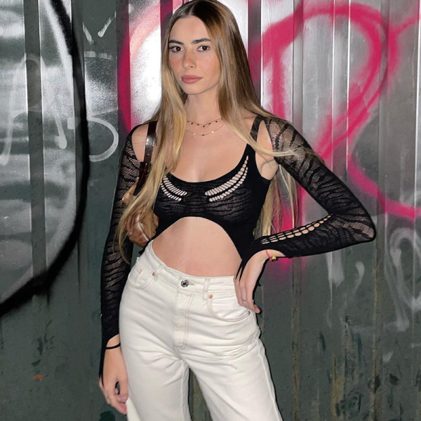 Sexy hot girls must have a two-piece set of deep-fried street navel wrapped chest with long sleeves and small waistcoat