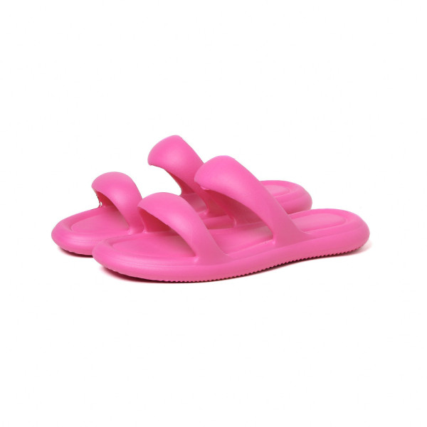 Tread on shit feeling slippers, wear a pair of flat soft bottom trend EVA sandals outside the bread