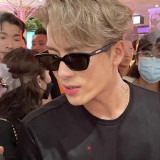 Cat's eye sunglasses, sunglasses, red street photo, anti-ultraviolet sunglasses