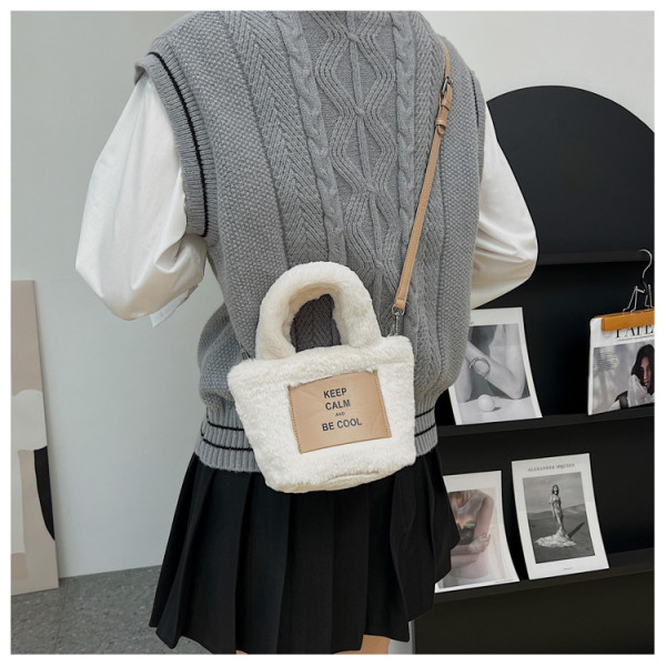 Plush bag Fashion portable small Tote bag One shoulder messenger small square bag
