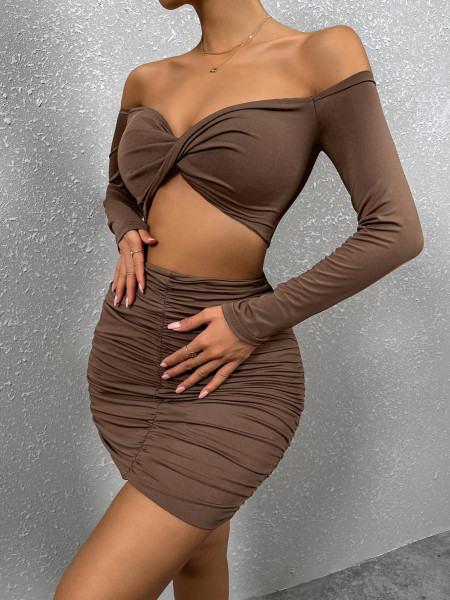 Women's long-sleeved two-piece set of new sexy low-cut lace-up skirt, one-line shoulder bag hip skirt