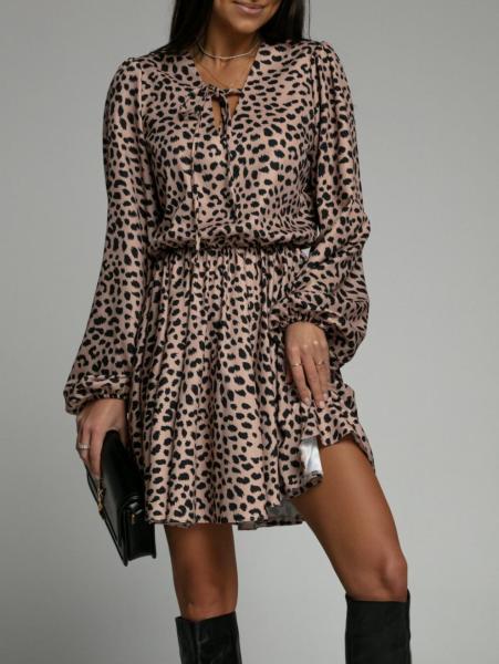 Long sleeve dress with large hem and printed neckband