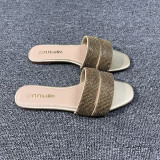 Women's slippers with flat soles
