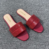 Women's slippers with flat soles