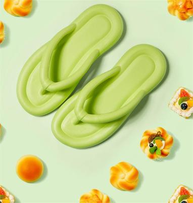 Flip toe sandals Flat outsole Fashion beach slippers Flip flops