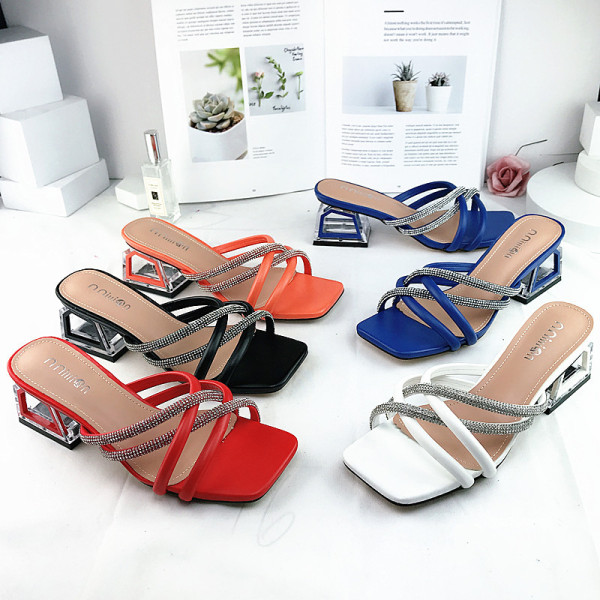 Thick heeled slippers