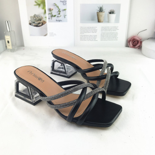Thick heeled slippers
