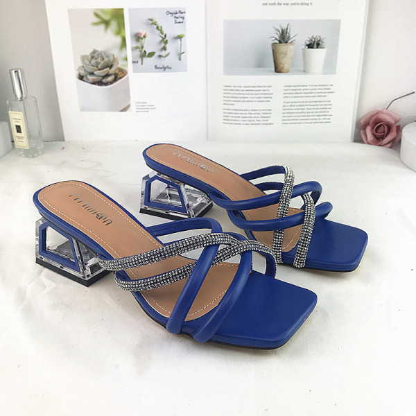 Thick heeled slippers