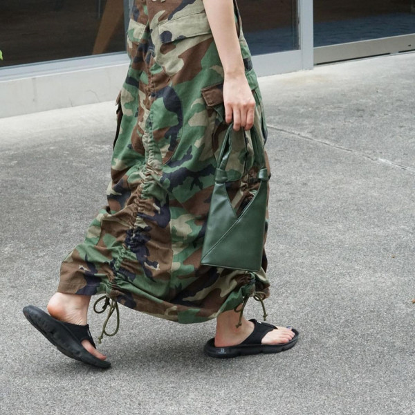 Fashionable and personalized camouflage wash pocket with drawstring zipper skirt