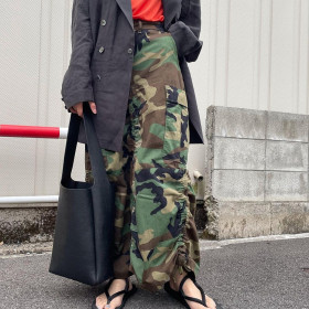 Fashionable and personalized camouflage wash pocket with drawstring zipper skirt