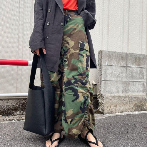 Fashionable and personalized camouflage wash pocket with drawstring zipper skirt