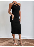 Sexy slit dress with sloping shoulder straps, irregular slim fitting and slimming dress