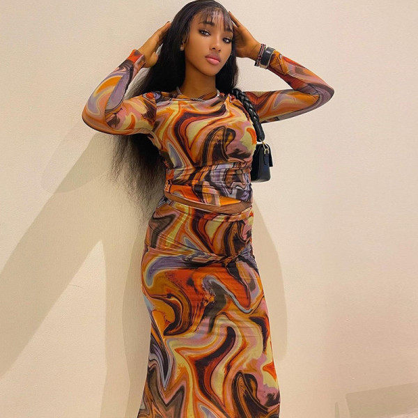 Fashion printed round neck long sleeved navel exposed top with buttocks wrapped skirt set