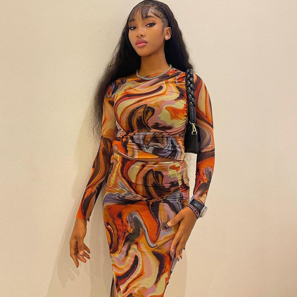 Fashion printed round neck long sleeved navel exposed top with buttocks wrapped skirt set