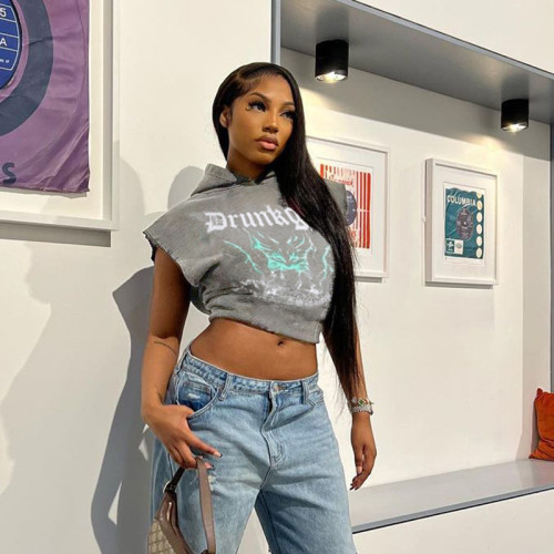 Letter Printing Featured Sleeveless Open Umbilical Short Hooded Top T-shirt