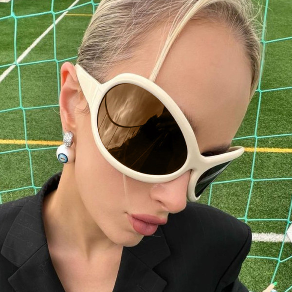Futuristic large frame internet red sunglasses for men and women retro modern glasses