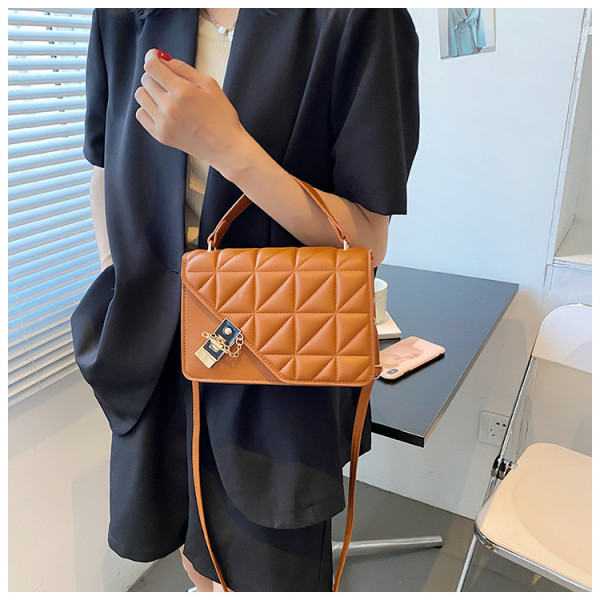 Single shoulder crossbody bag, simple chain small bag, fashionable and casual Lingge women's bag, small square bag