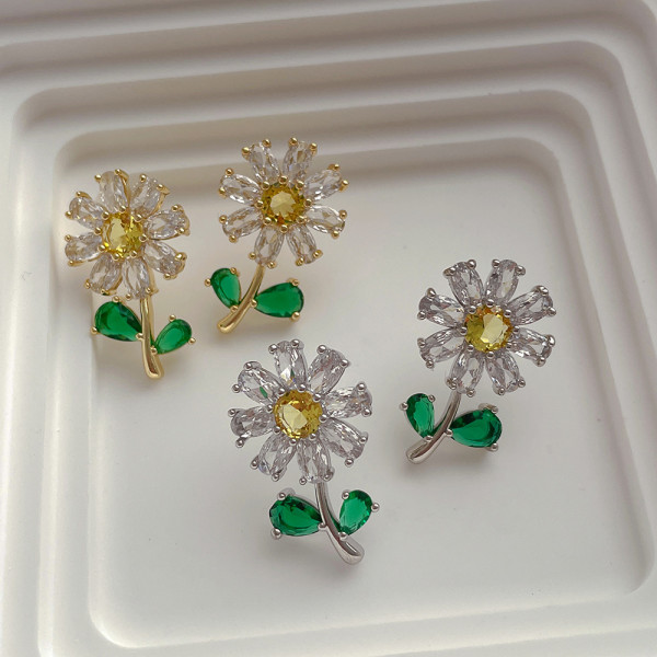 Minimalist design feel of sunflower zircon earrings