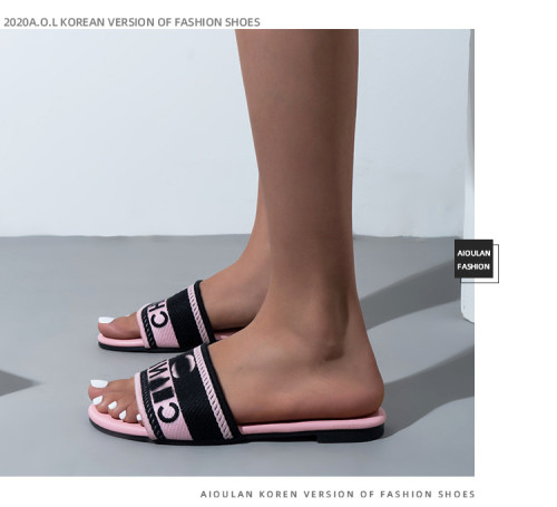 Embroidered slippers with internet red letters, wearing beach sandals on the outside for women's shoes