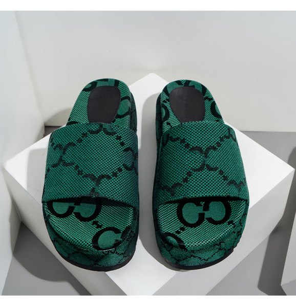 Elevated slippers for women wearing fabric on the outside, with thick soles for women's shoes