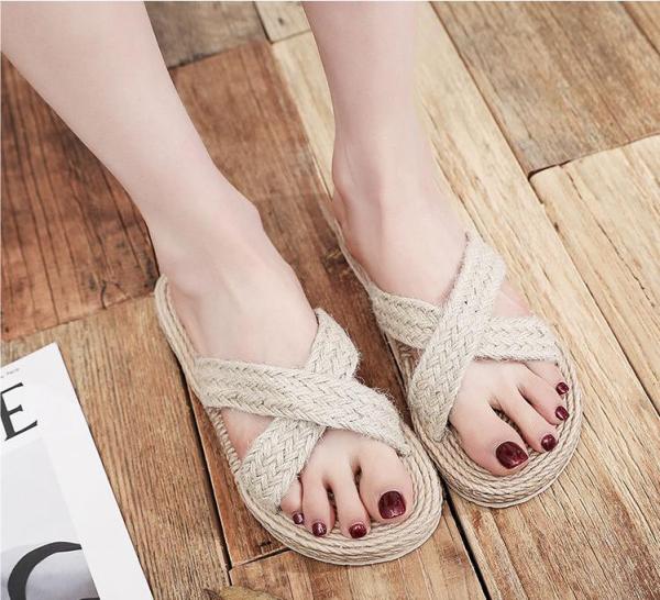 Sandals flip-flops women wear flat bottomed casual beach shoes outside summer women's anti-skid slippers sandals