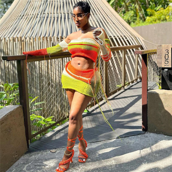 Fashionable knitted contrasting color bra top with high waist and buttocks tight short skirt set