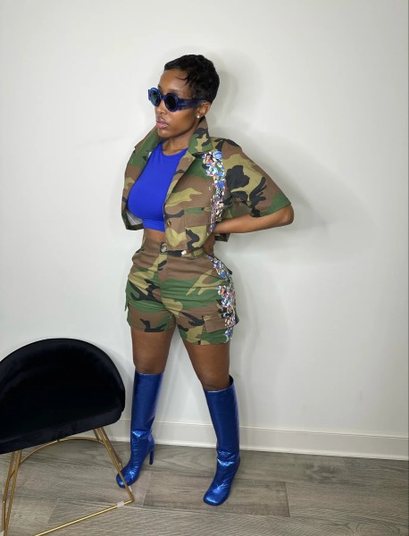 Fashionable and personalized camouflage work suit