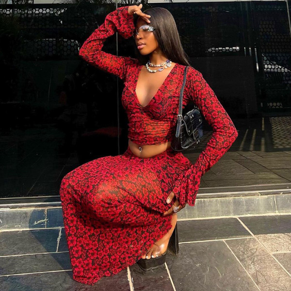 Fashionable printed sexy deep V long sleeved navel exposed top with buttocks wrapped skirt two-piece set