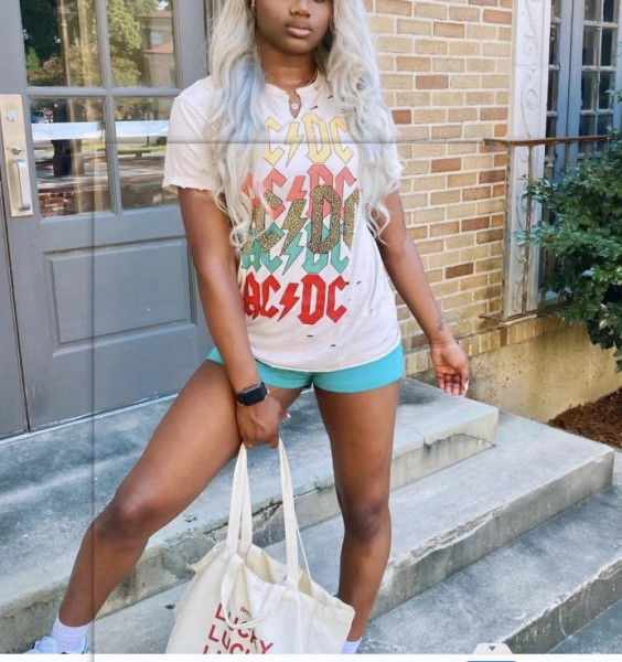 Fashion casual letter print with holes in the round neck loose fitting short sleeved T-shirt top