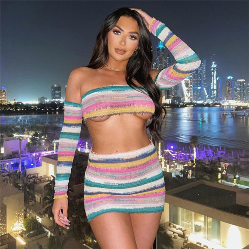 Fashionable knitted contrast color bra top with high waist and buttocks fitted short skirt set