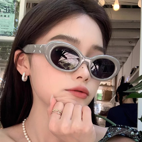Retro oval sunglasses for women's personalized UV resistant beach glasses