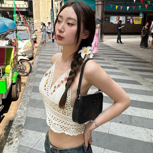 Sexy V-neck hanging neck lace up hollowed out navel hanging strap knitted vest