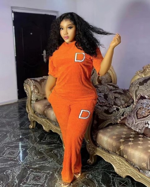 Two piece set of long pants and short sleeves