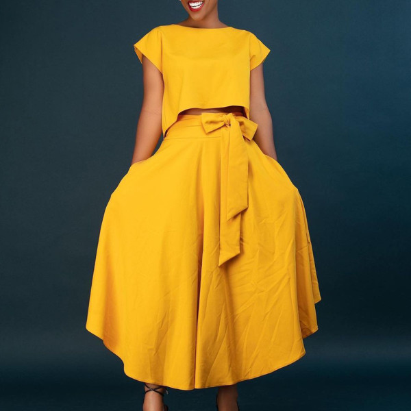 Oversized fashionable and casual top with large hem skirt