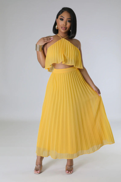 Sexy Open Back Hanging Neck Tank Top Fresh Pleated Half length Dress Two Piece Set