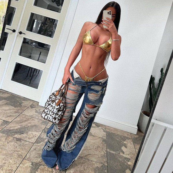 Personalized trendy tassels with torn holes and washed jeans