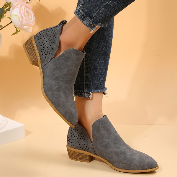 Women's shoes with pointed solid color and hollowed out solid color flat bottom