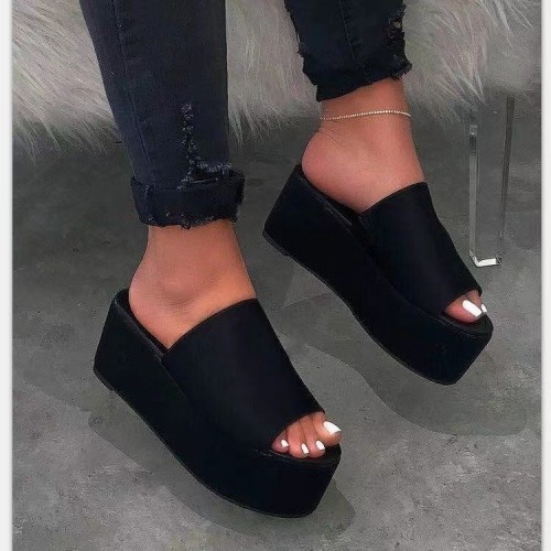 Thick sole casual slippers