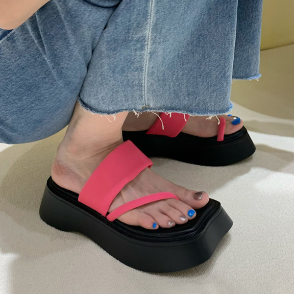 Flip toe thick sole flip flops French low heeled niche beach shoes with sandals for external wear
