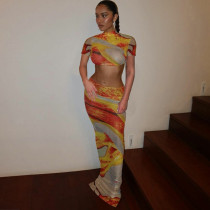 Printed navel exposed short sleeved top slim fitting skirt set Printed navel exposed short sleeved top slim fitting skirt set