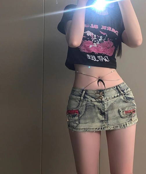 Pear shaped low waisted wash wrap buttocks denim super shorts, pure desire, female niche slimming short skirt