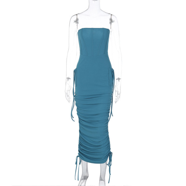 Bust cut off collar pocket design with a waistband for a slimming pleated dress