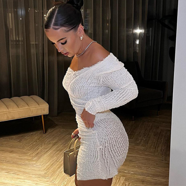 Elegant and Elegant Slim Fit Oblique Collar Split Lace Asymmetric Long Sleeve Dress
